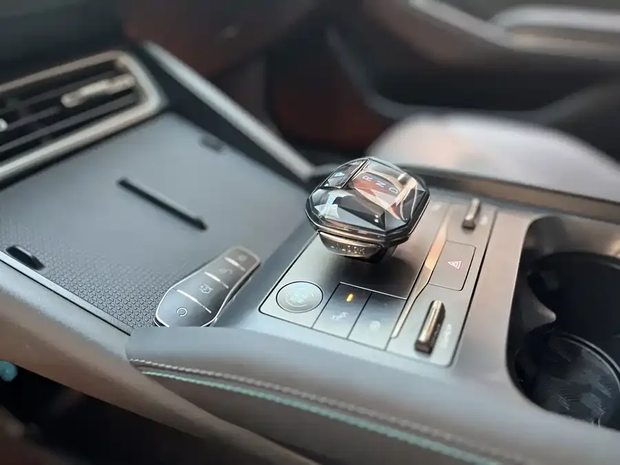 BYD Qin PLUS Qin PLUS 2024 Honor Edition DM-i 120KM Beyond Edition 2024 — миниатюра 3