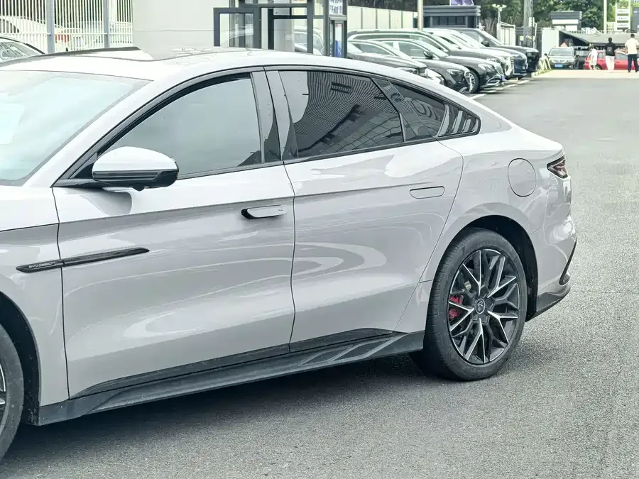 BYD Second-hand Han 2025 DM-i 125KM Premium Edition 2025 — миниатюра 3