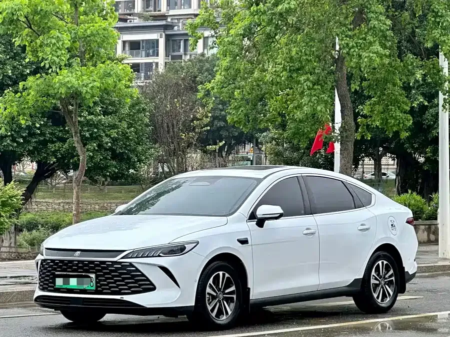 BYD Qin PLUS Qin PLUS 2025 DM-i Intelligent Driving Edition 55KM Beyond Edition 2025 — фото 1, купить с доставкой в Москву