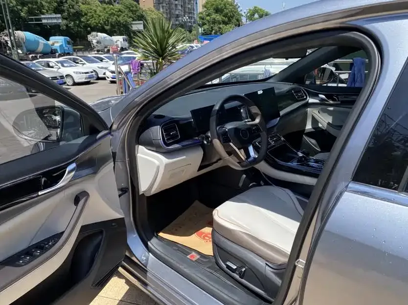 BYD Qin PLUS Qin PLUS 2023 Champion Edition DM-i 120KM Leading Edition 2023 — миниатюра 3