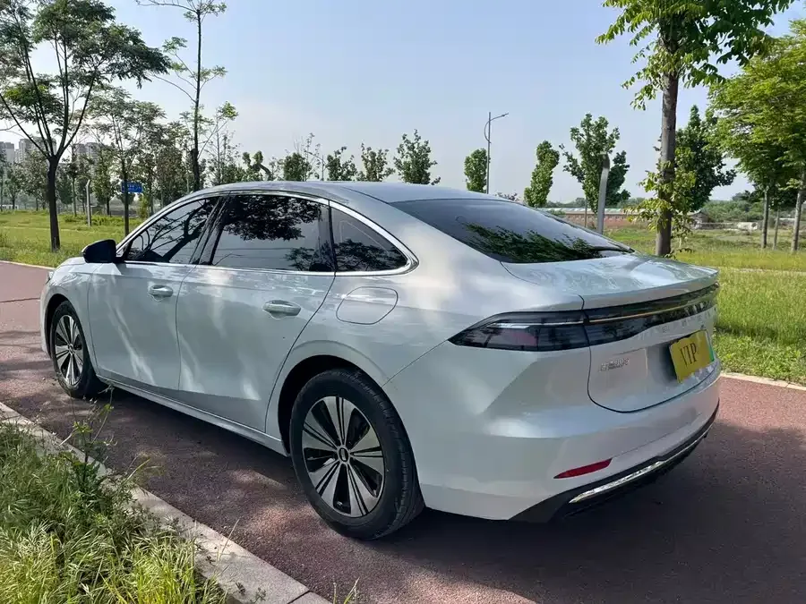 Geely Galaxy A7 Galaxy A7 2025 EM-i 150km Premium Edition 2025 — миниатюра 3