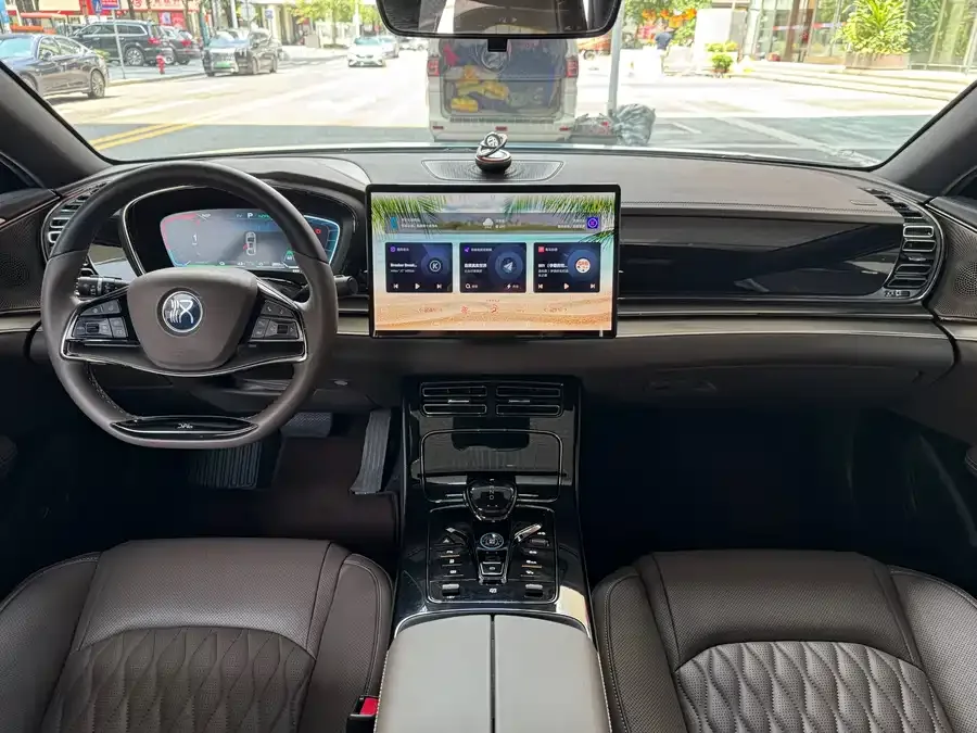 BYD Second-hand Han 2023 DM-i Champion Edition 121KM Prestige Edition 2023 — миниатюра 4