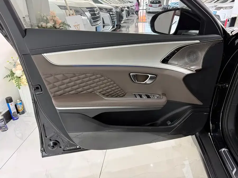 BYD Second-hand Han 2024 DM-i Honor Edition 121KM Premium Edition 2024 — миниатюра 2
