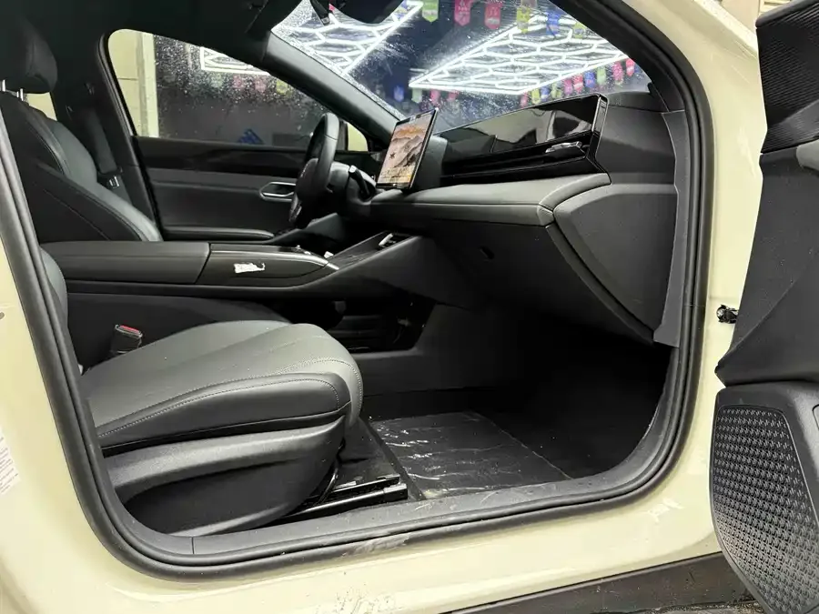 BYD Qin L Qin L 2025 EV 470KM Leading Edition 2025 — миниатюра 2