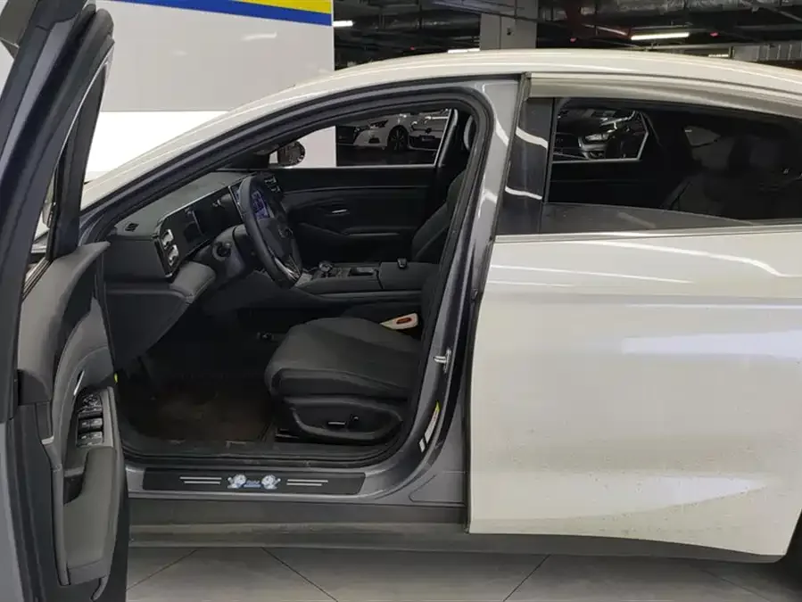 BYD Qin L Qin L 2024 DM-i 120KM Beyond Edition 2024 — миниатюра 3