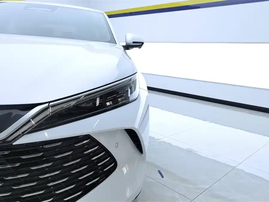 BYD Qin L Qin L 2025 DM-i Intelligent Driving Edition 80KM Leading Edition 2025 — миниатюра 2