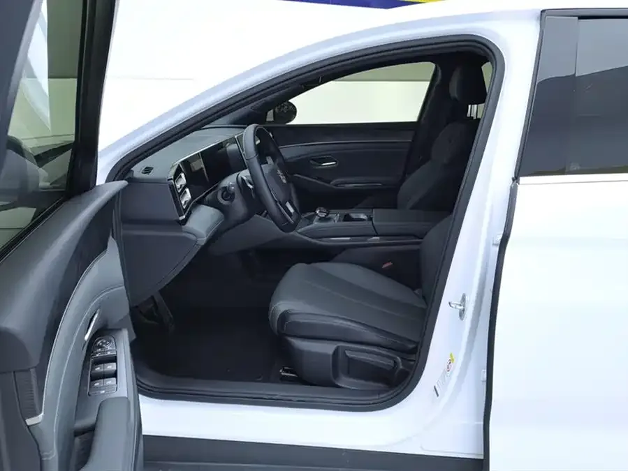 BYD Qin L Qin L 2025 DM-i Intelligent Driving Edition 80KM Leading Edition 2025 — миниатюра 3