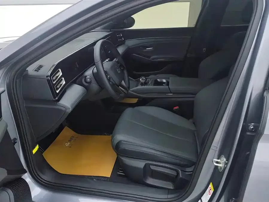 BYD Qin L Qin L 2024 DM-i 80KM Leading Edition 2025 — миниатюра 3