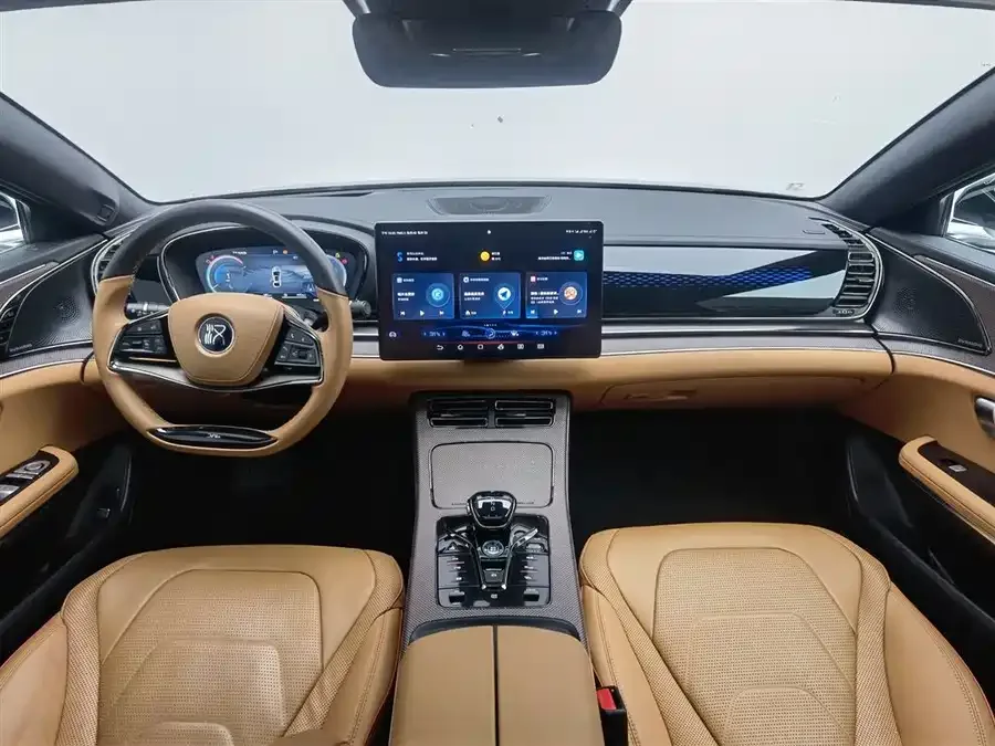 BYD Second-hand Han 2022 DM-i 242KM Flagship 2022 — миниатюра 2