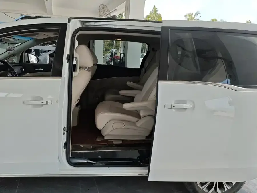 Buick GL8 2023 Land Business Class Comfort Edition 2023 — миниатюра 2
