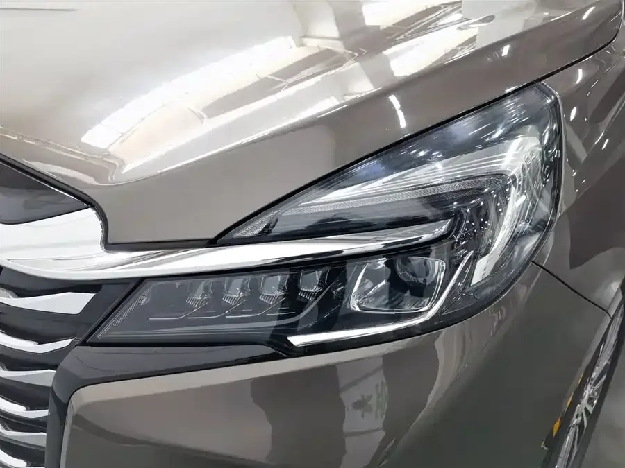 Buick GL8 2023 facelift land business class luxury model 2023 — миниатюра 4