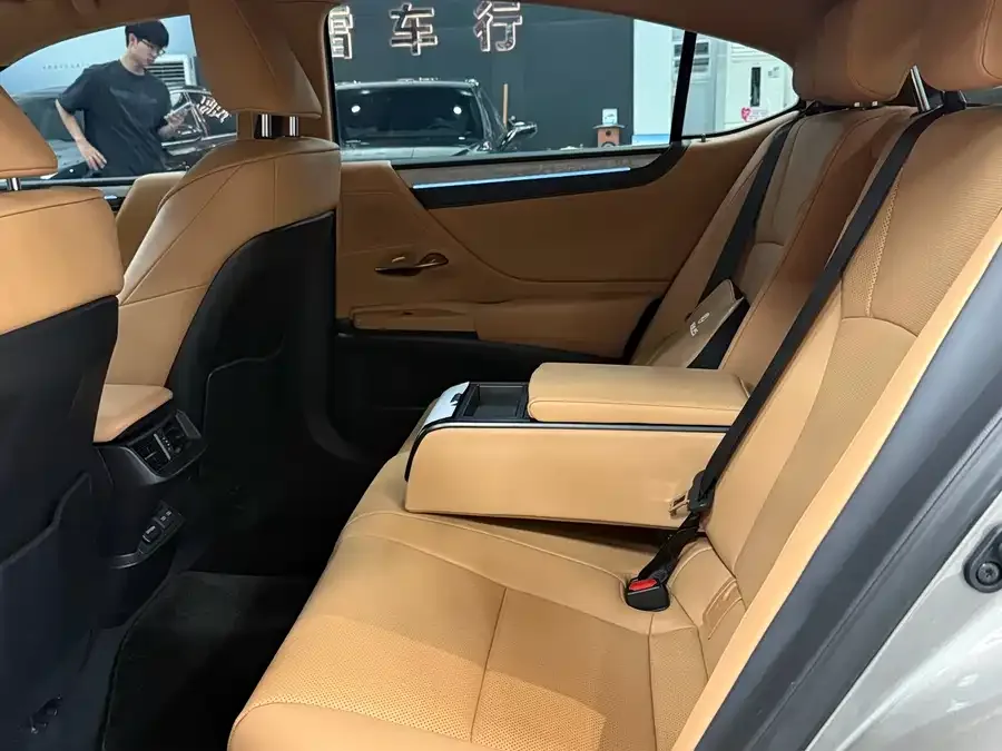 Lexus ES 2025 200 Premium Edition 2025 — миниатюра 2