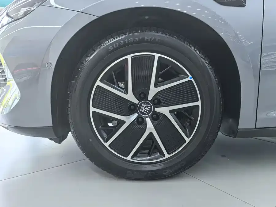 BYD Qin L Qin L 2025 DM-i Intelligent Driving Edition 120KM Beyond Edition 2025 — миниатюра 2