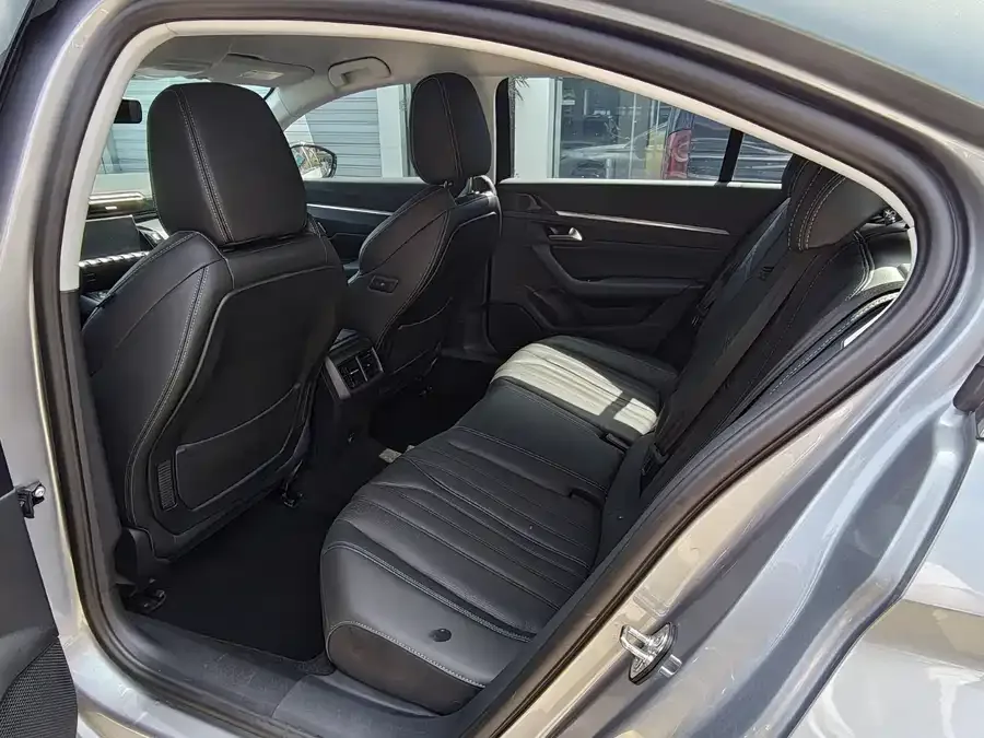 Peugeot 508 Peugeot 508 2025 Facelift 508L 400THP Dynamic Flagship Edition 2025 — миниатюра 2
