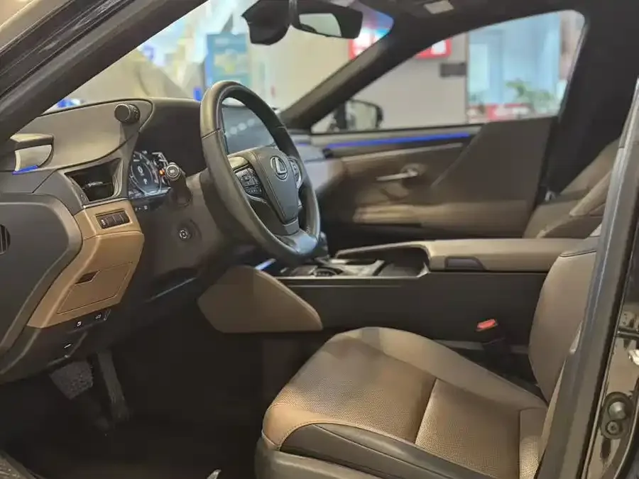Lexus ES 2025 200 Premium Edition 2025 — миниатюра 2