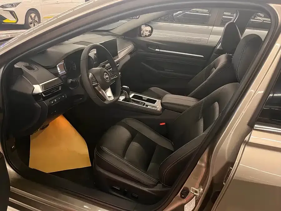 Nissan Altima Teana 2022 2.0L XL-Upr Premium Edition 2023 — миниатюра 4