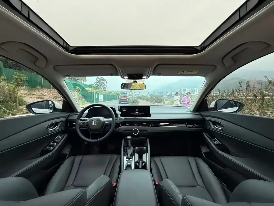 Honda Inspire Insignia 2025 260TURBO Elegant Edition 2025 — миниатюра 2