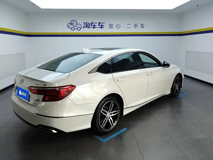 Honda Inspire 2022 Insignia 260TURBO Fine Edition 2022 — миниатюра 3