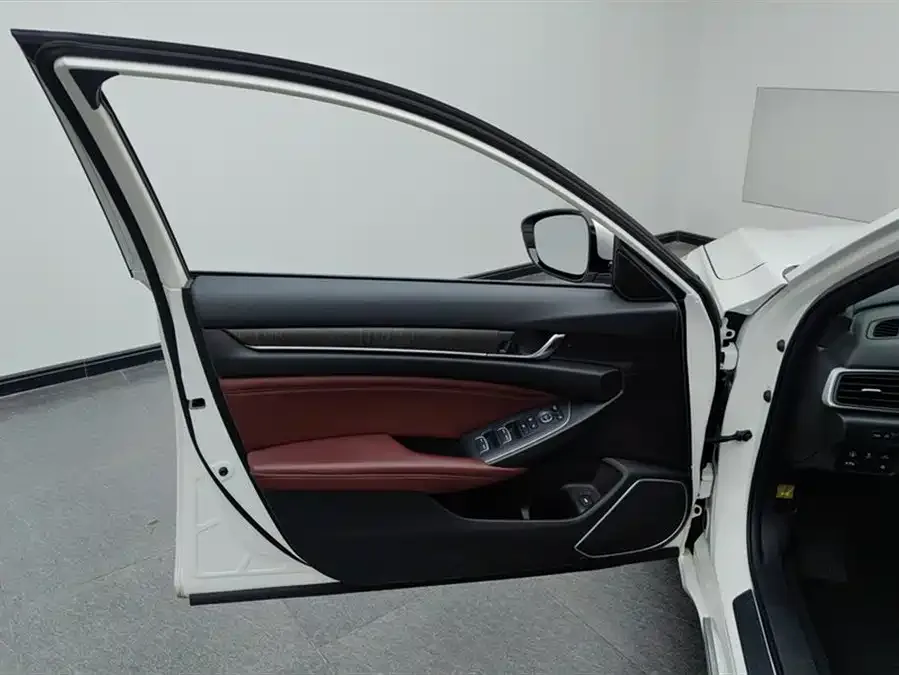 Honda Inspire 2022 Insignia 260TURBO Fine Edition 2022 — миниатюра 4