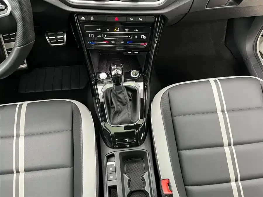 Volkswagen T-ROC T-ROC 2023 300TSI DSG 2WD Starlight Edition 2023 — миниатюра 2