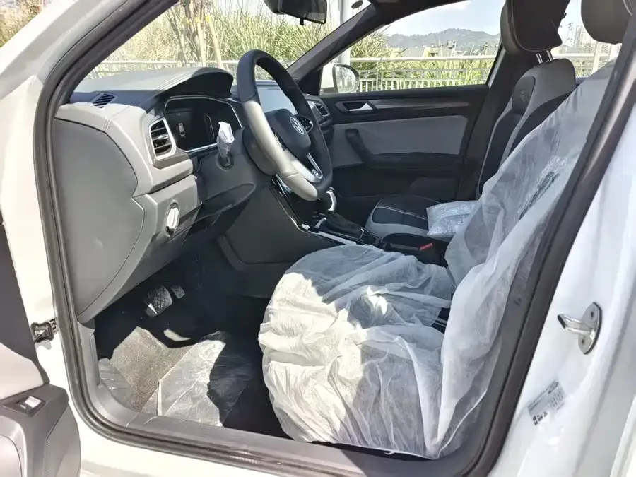 Volkswagen T-ROC 2026 T-ROC 300TSI DSG 2WD Chenguang Edition 2026 — миниатюра 4