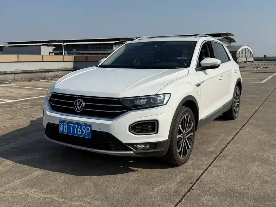 Volkswagen T-ROC T-ROC 2022 280TSI DSG 2WD Comfort PLUS 2022 — фото 1, купить с доставкой в Москву