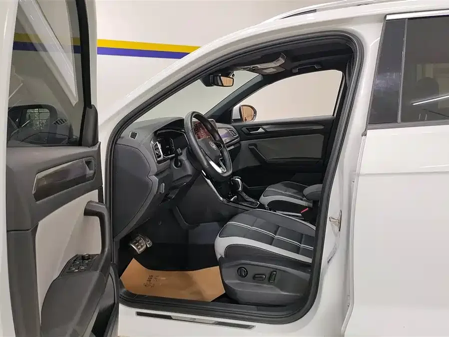 Volkswagen T-ROC T-ROC 2023 300TSI DSG 2WD Chenguang Edition 2023 — миниатюра 3