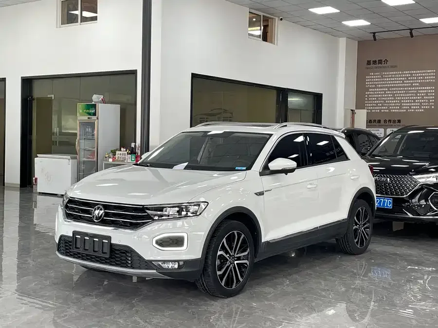 Volkswagen T-ROC T-ROC 2022 280TSI DSG 2WD Comfort PLUS 2022 — фото 1, купить с доставкой в Москву