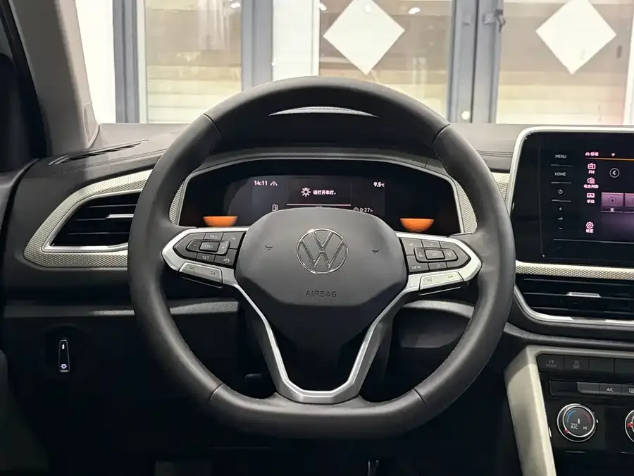 Volkswagen T-ROC T-ROC 2023 280TSI DSG 2WD Time Edition 2023 — миниатюра 4