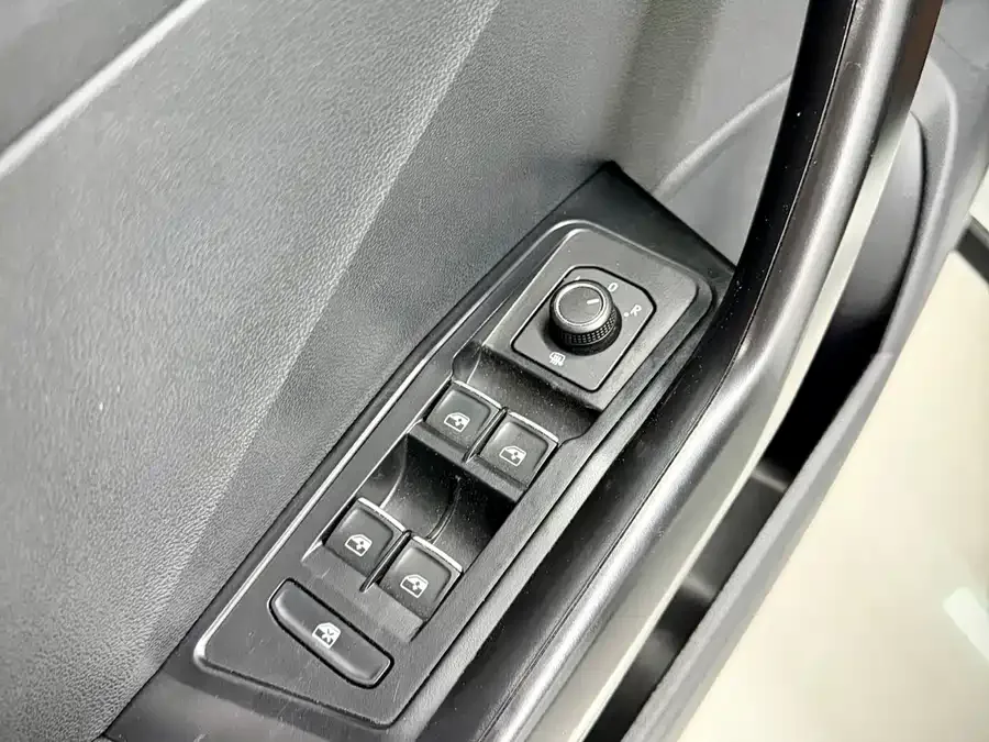 Volkswagen T-ROC T-ROC 2022 280TSI DSG 2WD Elite PLUS 2023 — миниатюра 5