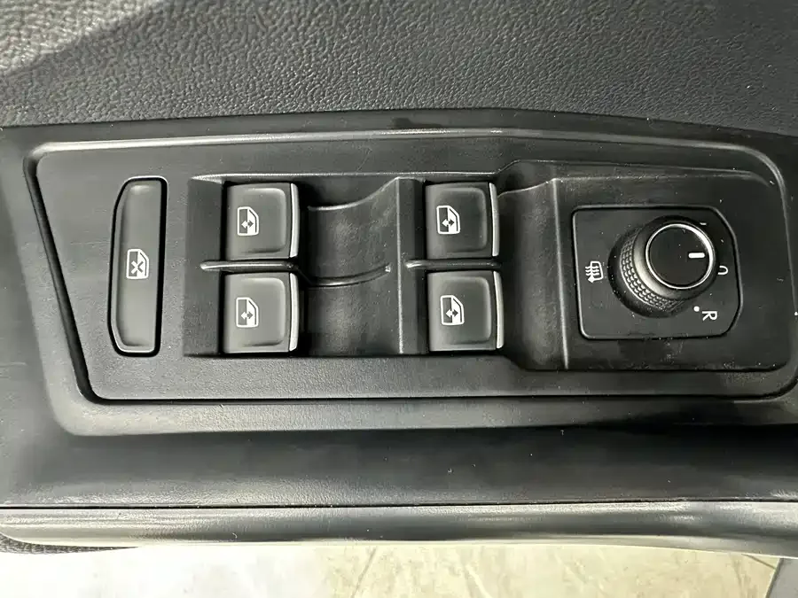 Volkswagen T-ROC T-ROC 2022 280TSI DSG 2WD Comfort PLUS 2023 — миниатюра 5