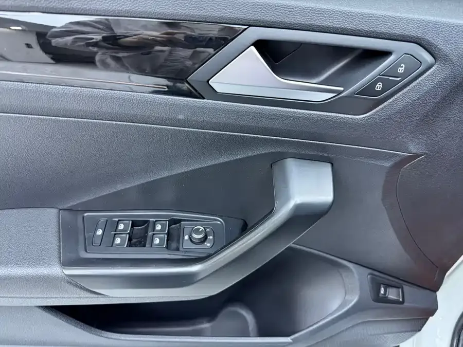 Volkswagen T-ROC T-ROC 2022 280TSI DSG 2WD Comfort PLUS 2022 — миниатюра 4