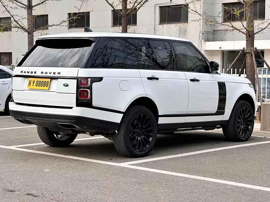 Land Rover Range Rover Range Rover 2022 3.0 L6 360PS Legend Edition 2022 — миниатюра 2