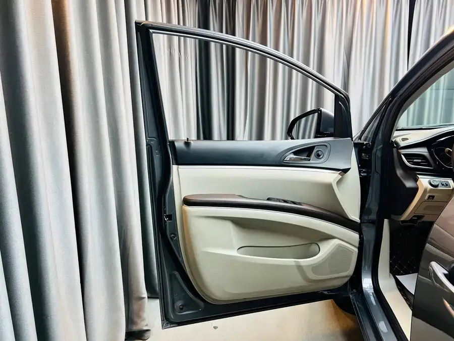 Buick GL8 2022 Land Business Class 652T Comfort Edition 2022 — миниатюра 4