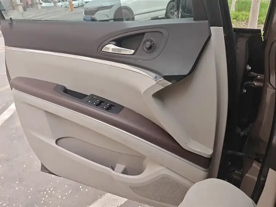 Buick GL8 2022 Land Business Class 652T Comfort Edition 2022 — миниатюра 4