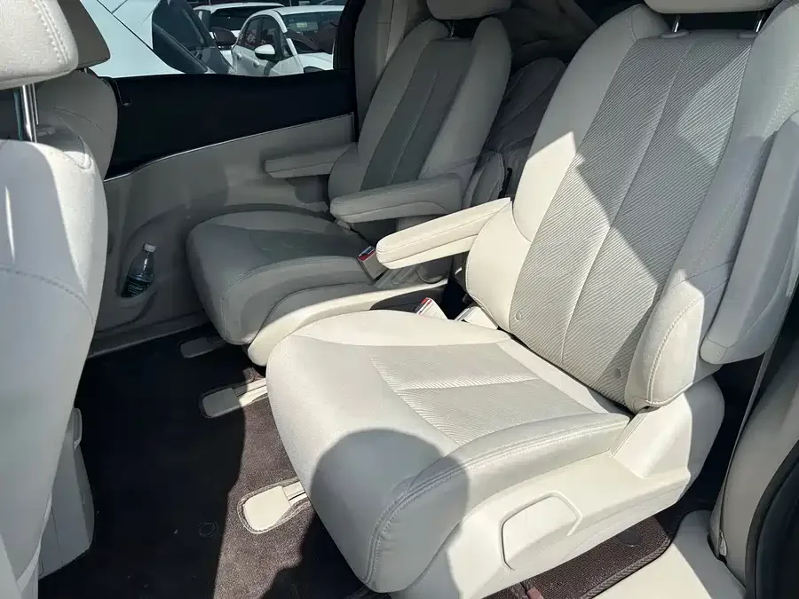Buick GL8 2023 Land Business Class Comfort Edition 2023 — миниатюра 3