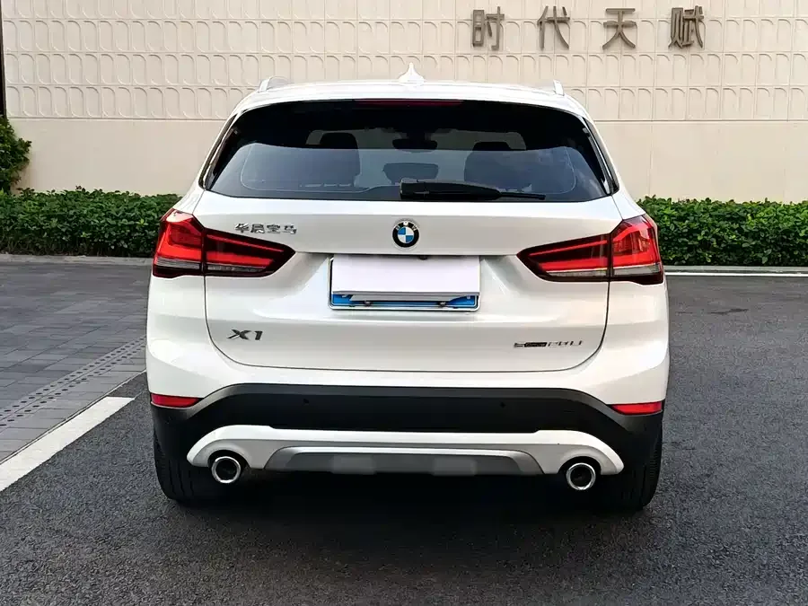 BMW X1 2022 sDrive20Li Fashion Edition 2022 — миниатюра 3