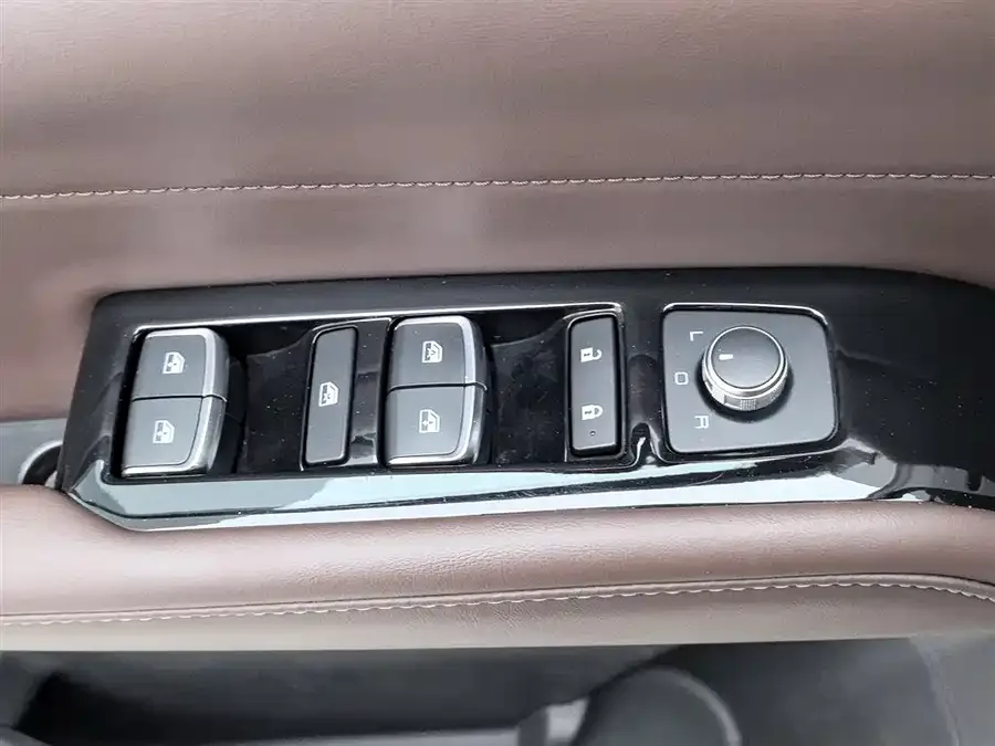 Dongfeng Palazzo Palazzo 2022 2.0T automatic four-wheel drive elegant model 2023 — миниатюра 3