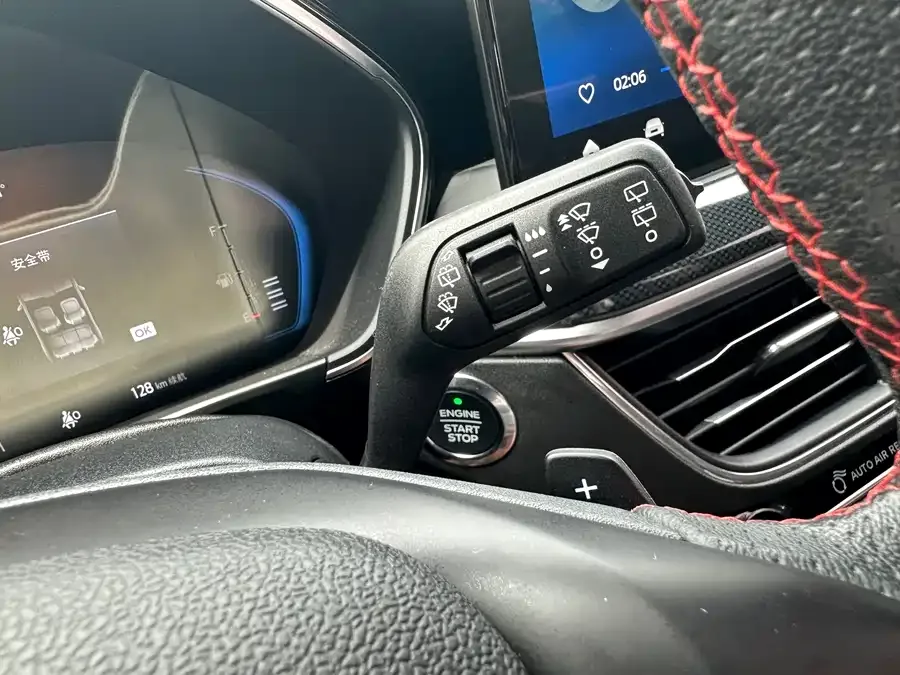 Ford Focus Focus 2022 hatchback EcoBoost 180 automatic ST Line 2022 — миниатюра 3