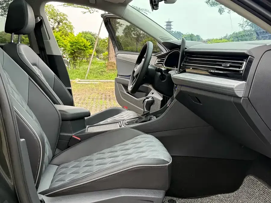 Volkswagen Sagitar 2023 Sagitar 300TSI DSG Beyond Edition 2023 — миниатюра 4