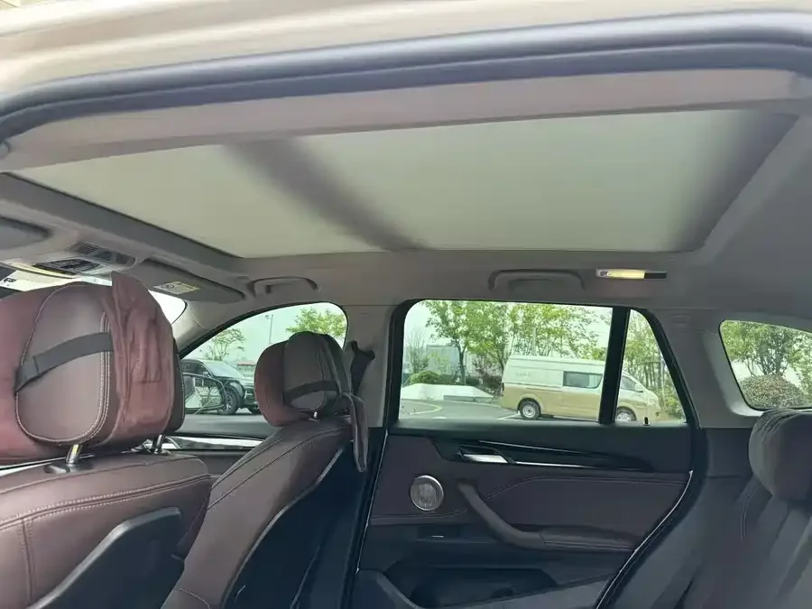 BMW X1 2022 sDrive25Li Leading Edition 2022 — миниатюра 2