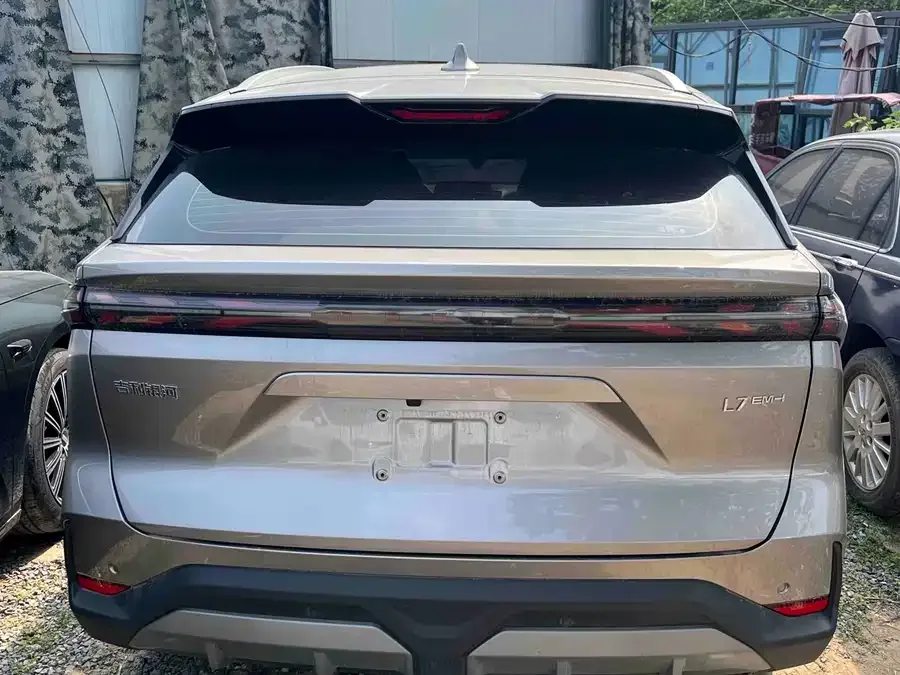 Geely Galaxy L7 Galaxy L7 2025 EM-i 115km Exploration+ Edition 2025 — миниатюра 3