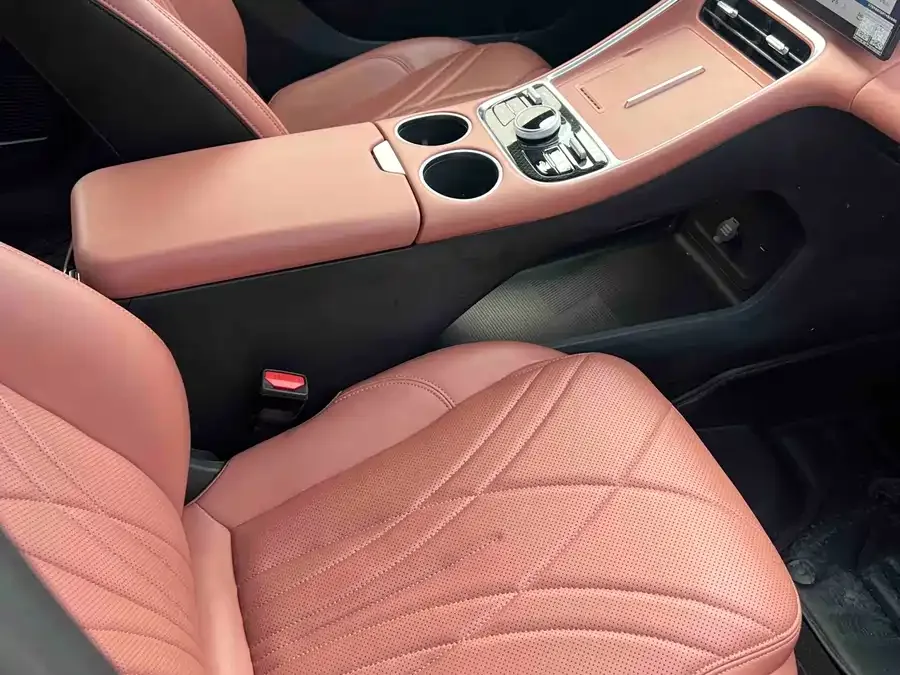 Geely Galaxy L6 Galaxy L6 2025 EM-i 140km Starship Edition 2025 — миниатюра 2
