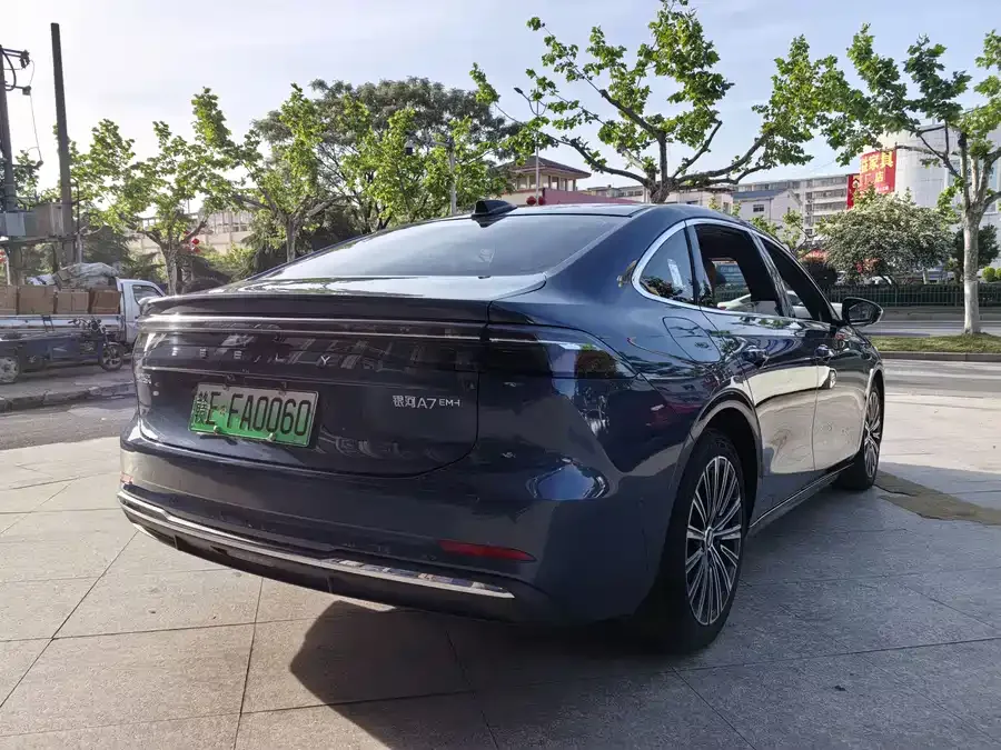 Geely Galaxy A7 Galaxy A7 2025 EM-i 150km Starship Edition 2025 — миниатюра 4