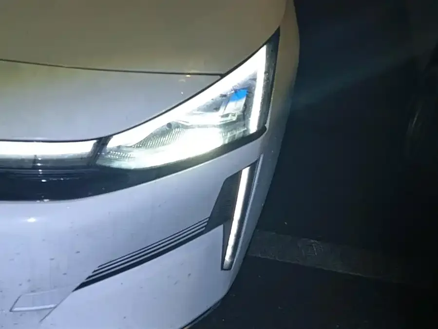 Geely Galaxy L6 Galaxy L6 2025 EM-i 140km Exploration+ Edition 2025 — миниатюра 2