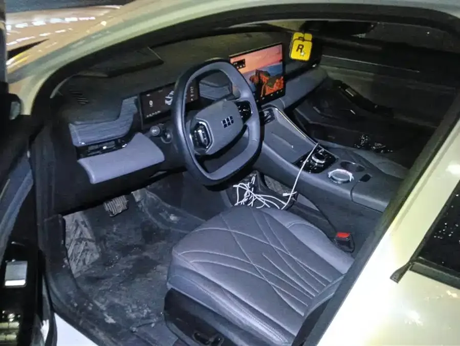 Geely Galaxy L6 Galaxy L6 2025 EM-i 140km Exploration+ Edition 2025 — миниатюра 3