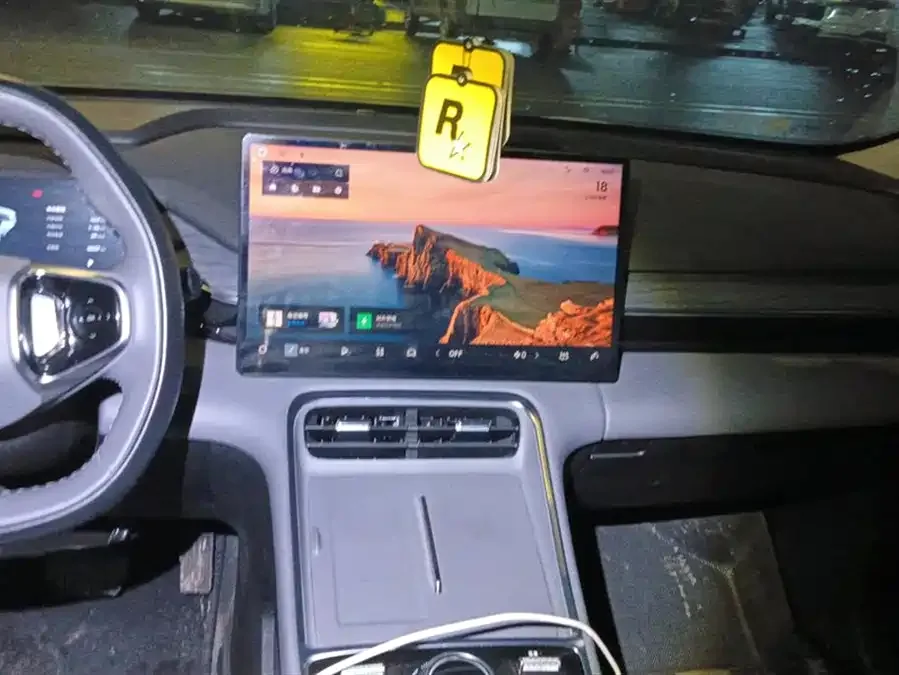 Geely Galaxy L6 Galaxy L6 2025 EM-i 140km Exploration+ Edition 2025 — миниатюра 4