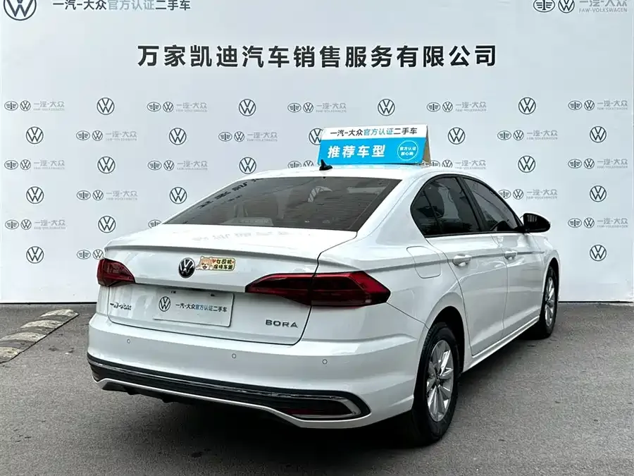 Volkswagen Bora Bora 2023 1.5L Automatic Limited Edition 2023 — миниатюра 2