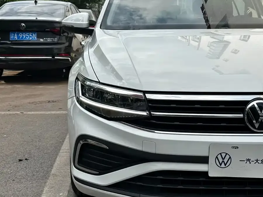 Volkswagen Bora Bora 2023 1.5L Automatic Limited Edition 2023 — миниатюра 4