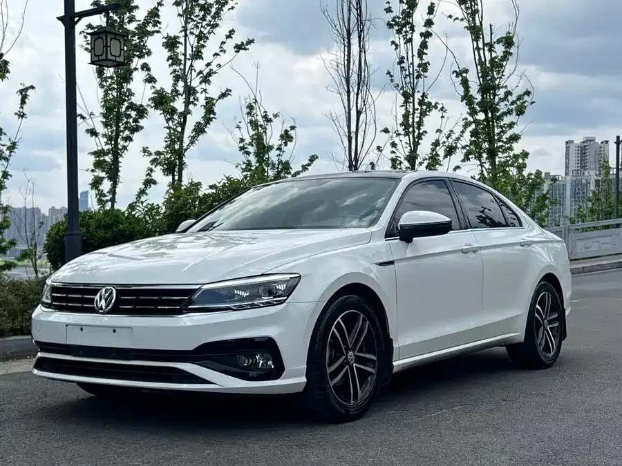 Volkswagen Lamando Lingdu 2021 280TSI DSG Comfort Edition 2022 — фото 1, купить с доставкой в Москву